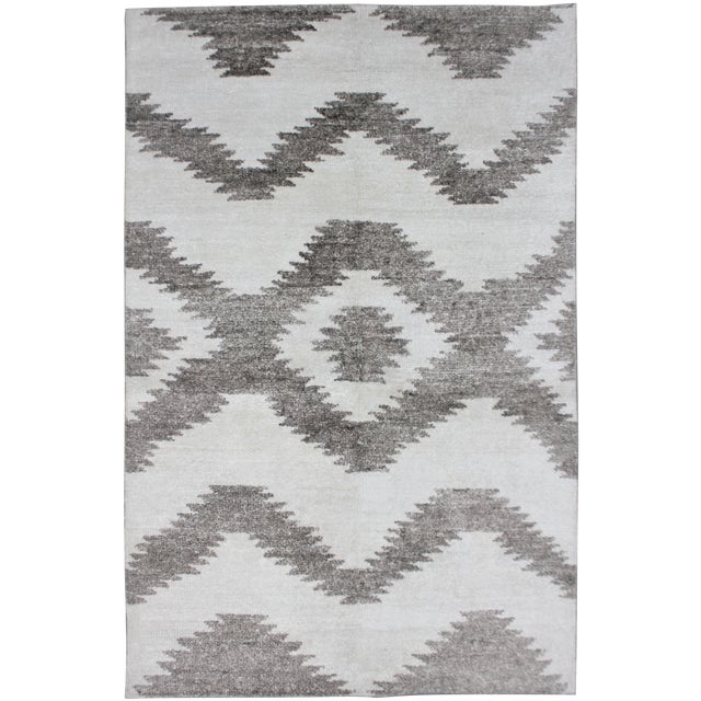 Aara Hand Knotted Bamboo Rug- 5′ × 7′ For Sale