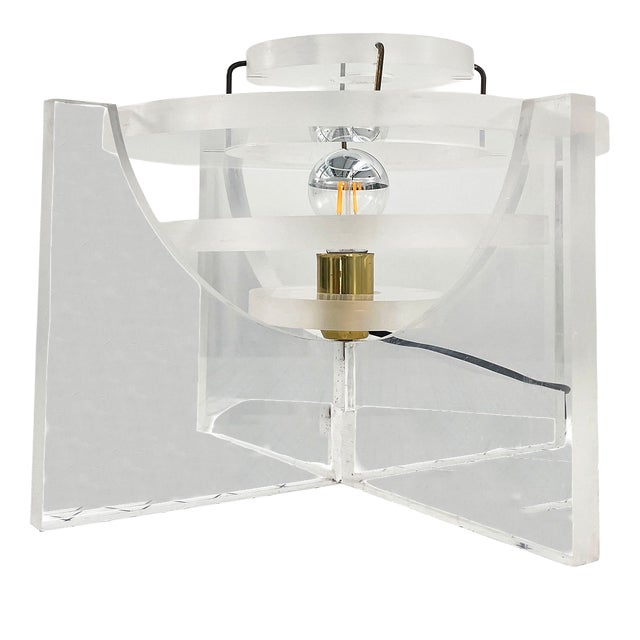 Sculptural Table Lamp in Acrylic, 1970s For Sale