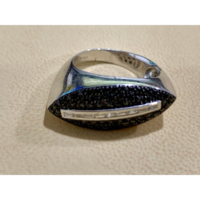 0.8 Carat Black and White Diamond Ring 18 Karat White Gold, Size 7 For Sale - Image 10 of 18