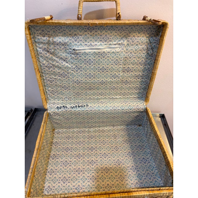 Mid-Century Modern Nesting Wicker Picnic Baskets or Sewing Baskets Set of 3 For Sale - Image 3 of 6