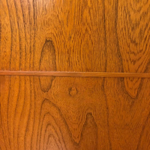 Large 1980s Japanese Tansu Chest Cabinet With Beautifully Figured Wood For Sale - Image 15 of 18
