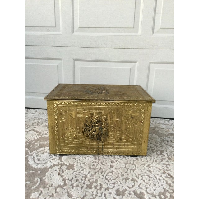 English 1920s English Repoussé Brass Coal Scuttle Box For Sale - Image 3 of 11