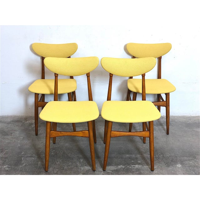 Set of 4 1960s Scandinavian design chairs. The chairs are made in Italy, with a beech wood frame, curved plywood seat and...