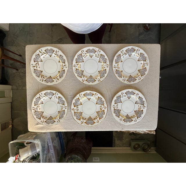 This is a set of six antique dinner plates in the elegant Rosslyn pattern by Spode Copeland, made in England. The pattern...