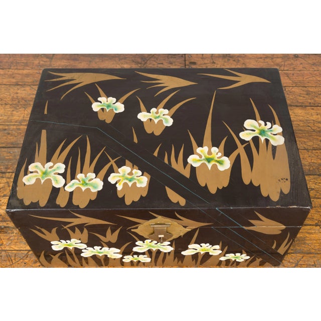 Early 20th Century Japanese Late Meiji Period Black Lacquer Blanket Chest with Golden Painted Décor For Sale - Image 12 of 13