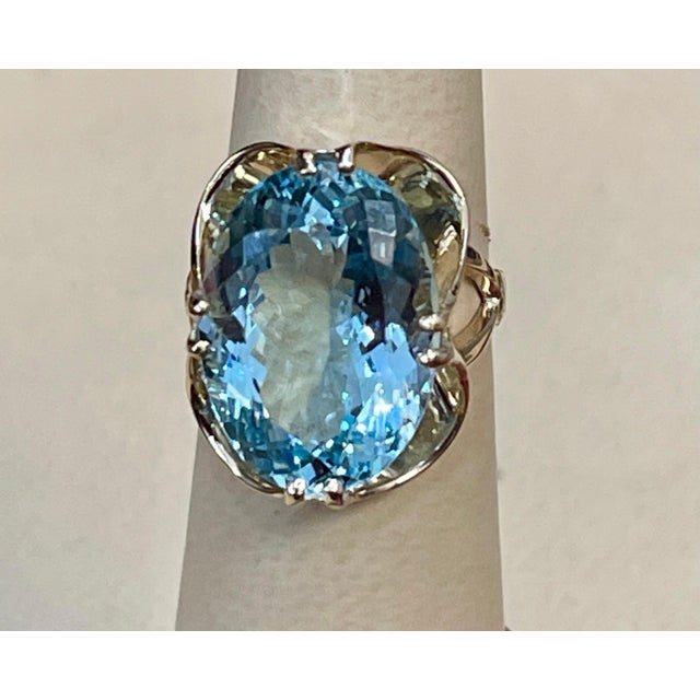 12.54 Carat Natural Oval Shape Aquamarine Cocktail Ring 14 Karat Yellow Gold For Sale - Image 9 of 18