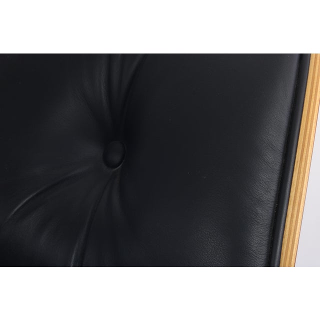 Herman Miller 670 Walnut Lounge and Ottoman by Charles and Ray Eames in MCL Leather For Sale - Image 9 of 12