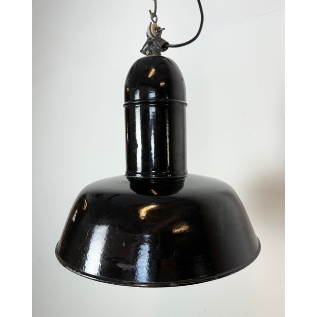 Industrial Black Enamel Factory Lamp with Cast Iron Top, 1930s For Sale - Image 6 of 18