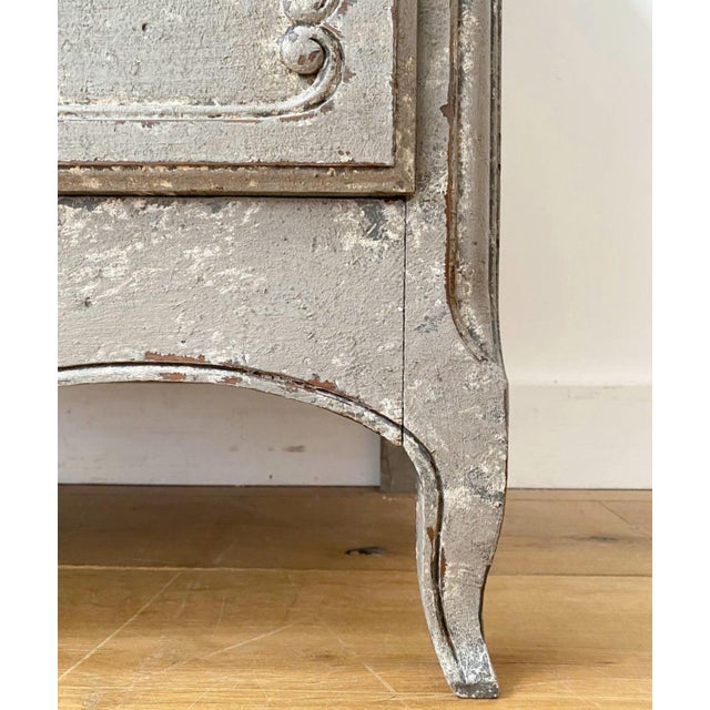 French Chest of Drawers in Grey For Sale - Image 5 of 7