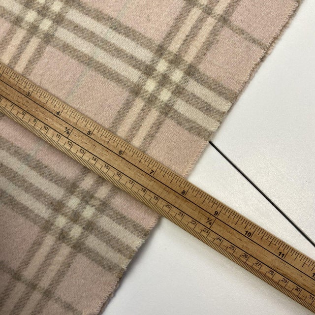 Textile Burberry Children Pink Merino Wool & Cashmere Small Scarf For Sale - Image 7 of 9