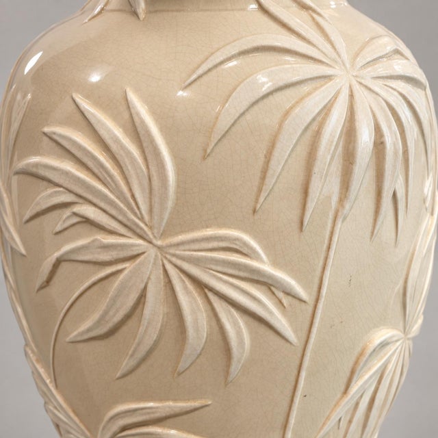 Teal Mid 20th Century Coastal Regency Palm Relief Ceramic Urn Table Lamp With Teal Velvet Shade For Sale - Image 8 of 8