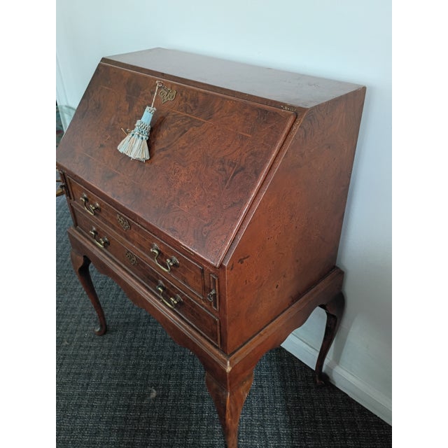 1920s Slant Top Queen Ann Desk Well Made Walnut Burl Writing Desk For Sale In Philadelphia - Image 6 of 12