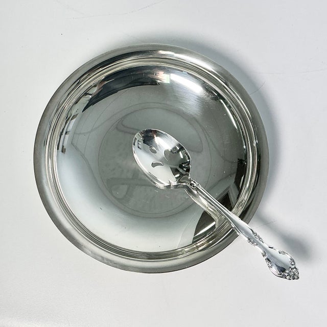 Oneida Mid 20th Century Hollywood Regency Oneida Community Serving Dish With Slotted Spoon - Set of 2. For Sale - Image 4 of 9