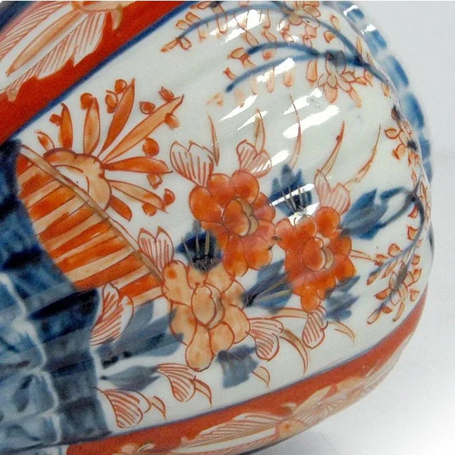 Small Japan Imari Vase, 1890s, in Very Good conditions. Designed 1890 to 1919
