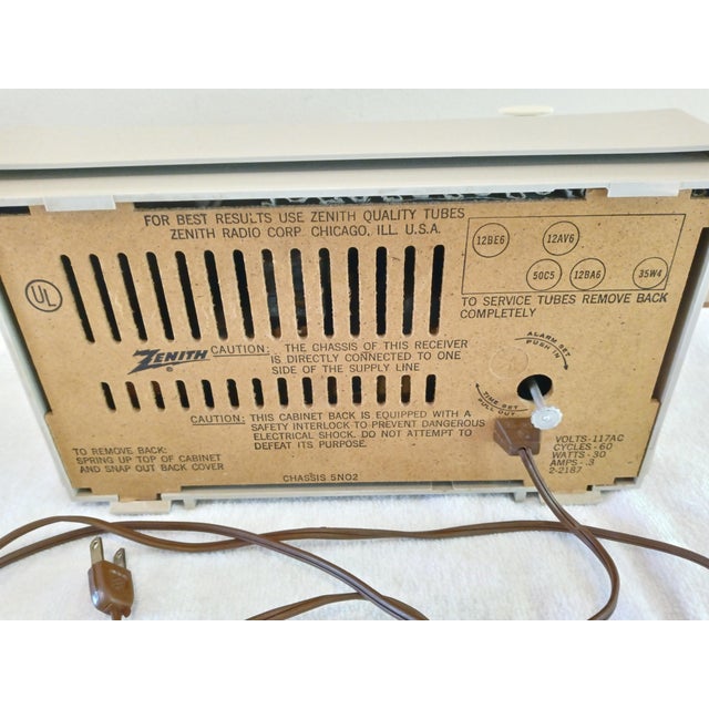 1950s Vintage 1950's Zenith Tube Clock Radio 5n02 For Sale - Image 5 of 7