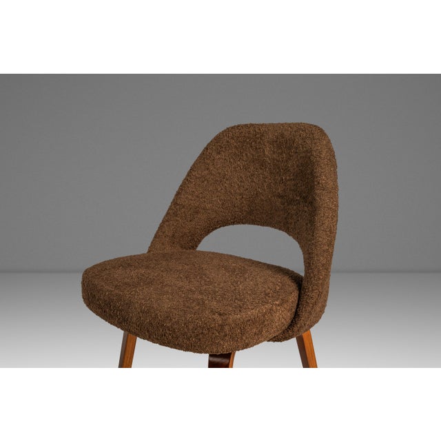 Set of Four (4) Early Mid-Century Modern Model 72c Armless Executive Chairs in New Bouclé Attributed to Eero Saarinen for Knoll, Usa, C. 1967 For Sale - Image 11 of 18