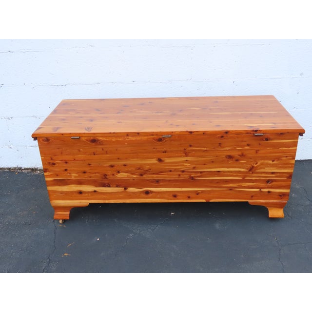 Traditional Early 1900s Lane Solid Cedar Hope Chest Blanket Trunk Bench 6586 For Sale - Image 3 of 18