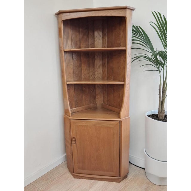 Mid-Century Windsor Corner Display in Elm by Lucian Ercolani for Ercol, 1980s For Sale - Image 10 of 18