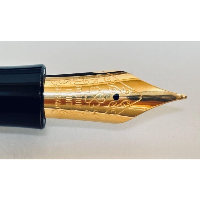 Dragon Motif Fountain Pen, Gold Overlay on Black, Acura, Mint in Box Circa 1990 For Sale - Image 14 of 18