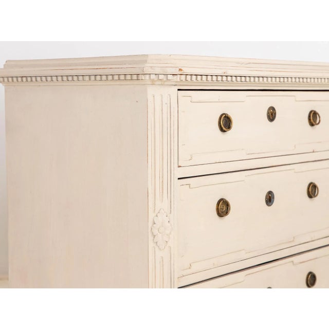Greige Pair Gustavian Style Chests of Drawers, Early 20th Century For Sale - Image 8 of 12