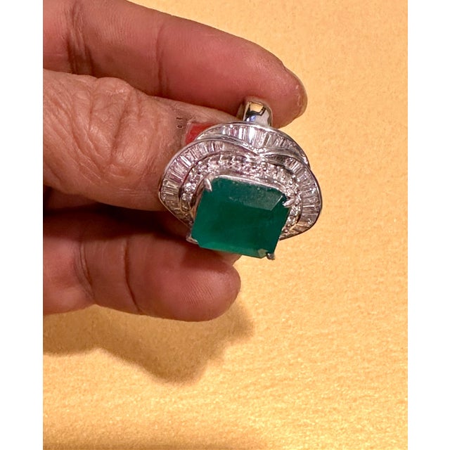 Natural 8 Carat Emerald Cut Zambian Emerald & Diamond Ring in Platinum, Estate For Sale - Image 4 of 18