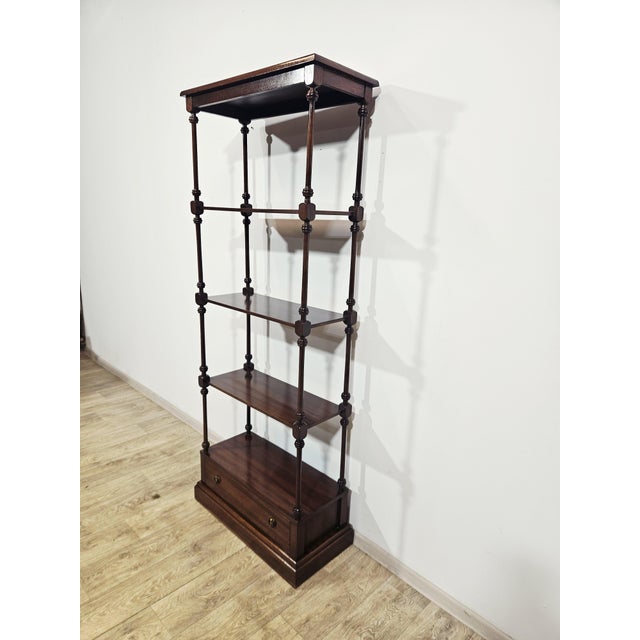 We present you an exceptionally elegant, classic mahogany shelf, from England from the mid-20th century. This stylish...