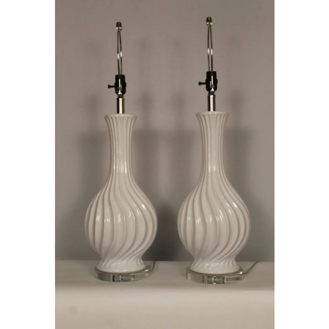 Eggshell Mid 20th Century Dorothy Draper Style Ceramic Lamps - a Pair For Sale - Image 8 of 12