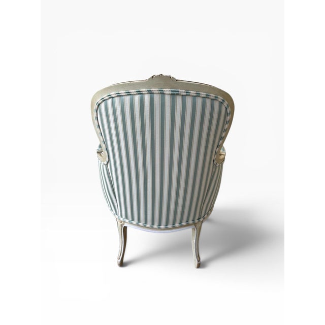 Vintage French Louis XV Style Striped Silk Bergère Chair With Matching Pillow For Sale In Miami - Image 6 of 16
