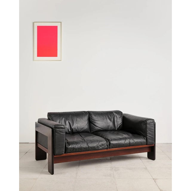 Gavina Bastiano Two-Seater Sofa in Mahogany and Black Leather by Afra and Tobia Scarpa for Gavina, Italy, 1960s For Sale - Image 4 of 18