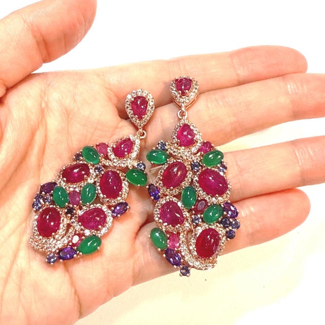 Bochic “Orient” Ruby, Green Agate & Amethyst Earrings Set In 18K Gold & Silver - a pair For Sale In New York - Image 6 of 8