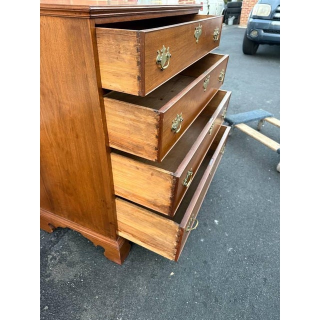 Antique Chippendale Style Hand Cut Dovetailed Top 4 Drawer Bachelor Chest. For Sale - Image 11 of 18