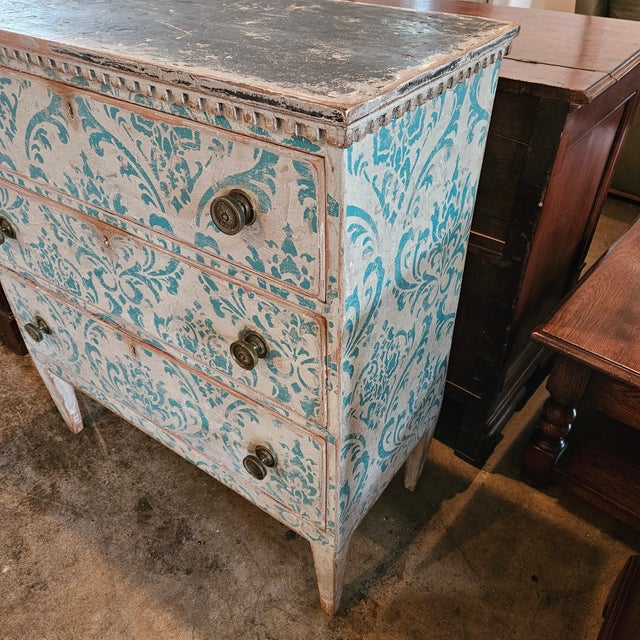 Late 19th Century English Blue and White 3 Drawer Italian Style Commode With Rosette Round Handles For Sale - Image 13 of 18