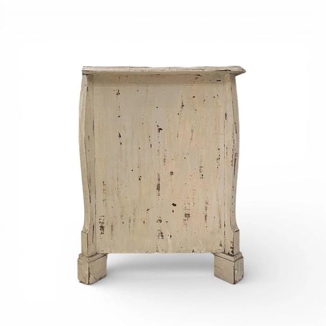 This 18th-century French Mazarine chest features the style’s signature curved profile and sculptural presence, softened by...