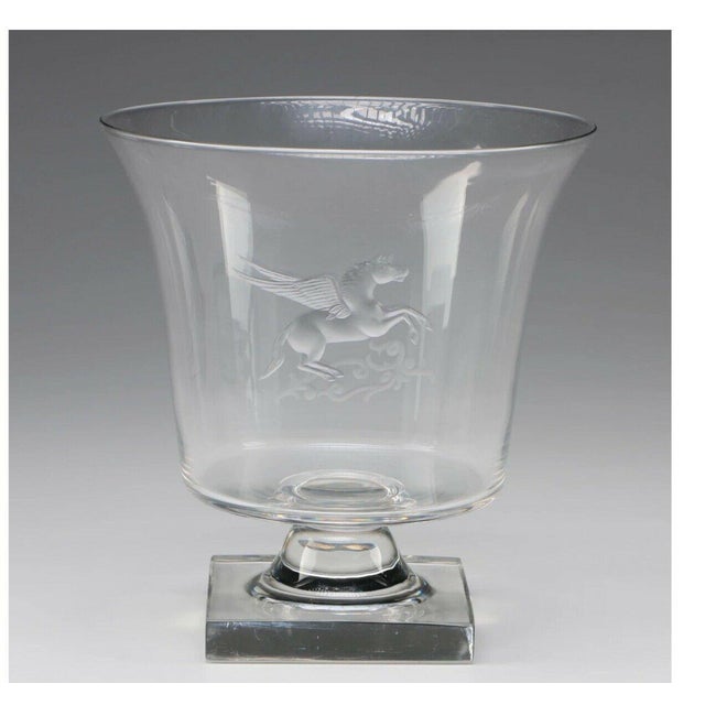 Vintage Crystal Etched ‘Pegasus’ Large Clear Crystal Urn Vase -Steuben INSPIRED-Provenance For Sale In West Palm - Image 6 of 6