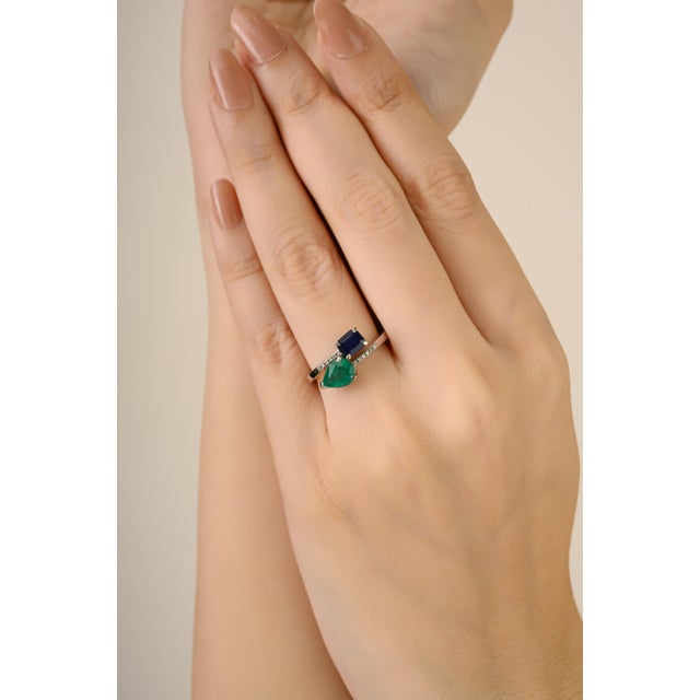 2.09 Ct Emerald Sapphire Modern Toi Et Moi Ring Size 5 in 14k White Gold For Sale In New York - Image 6 of 15