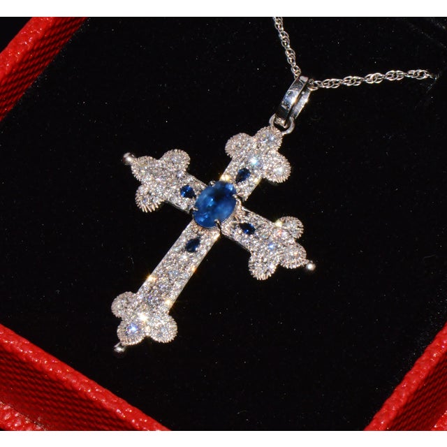 Certified Natural 2.15Cts vs F Diamond Sapphire 18k 750 Solid Gold Filigree Cross Pendant For Sale - Image 9 of 11