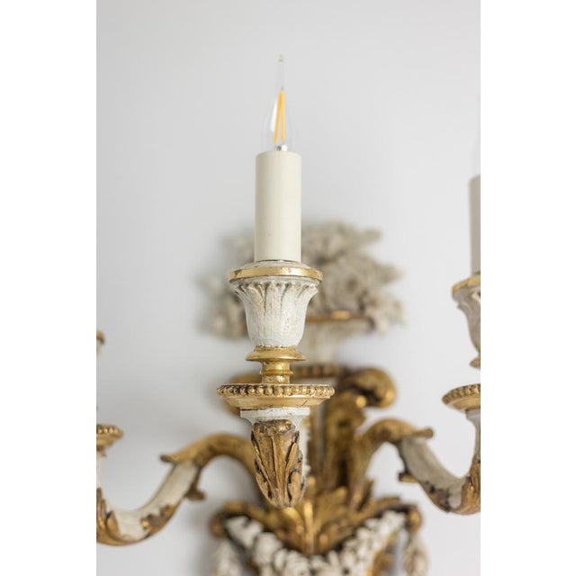 Louis XVI Wall Lights in Gilded and Lacquered Wood, 1900s, Set of 2 For Sale - Image 5 of 18