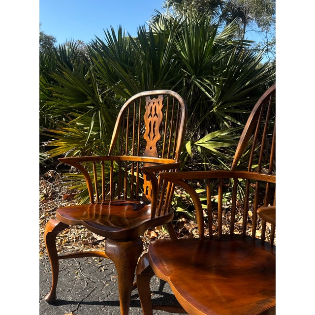 1920s Pair of Antique English Windsor Armchairs With Cabriole Legs & Hand Carved Splat – Beautiful Patina For Sale - Image 5 of 10