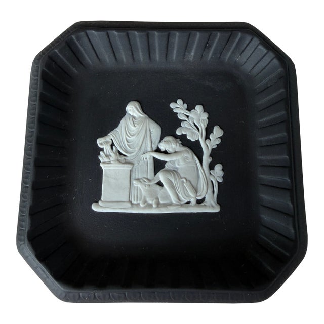 1960s Wedgwood White on Black Jasperware Fluted Square Pin Dish W/ Delphi Motif, 4" For Sale