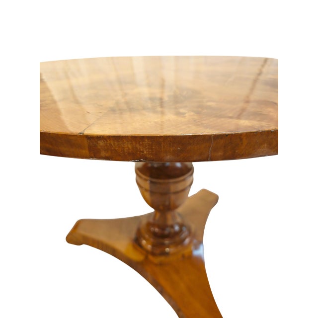 Wood Biedermeier Round Salon Table in Walnut, South Germany, 1830 For Sale - Image 7 of 10