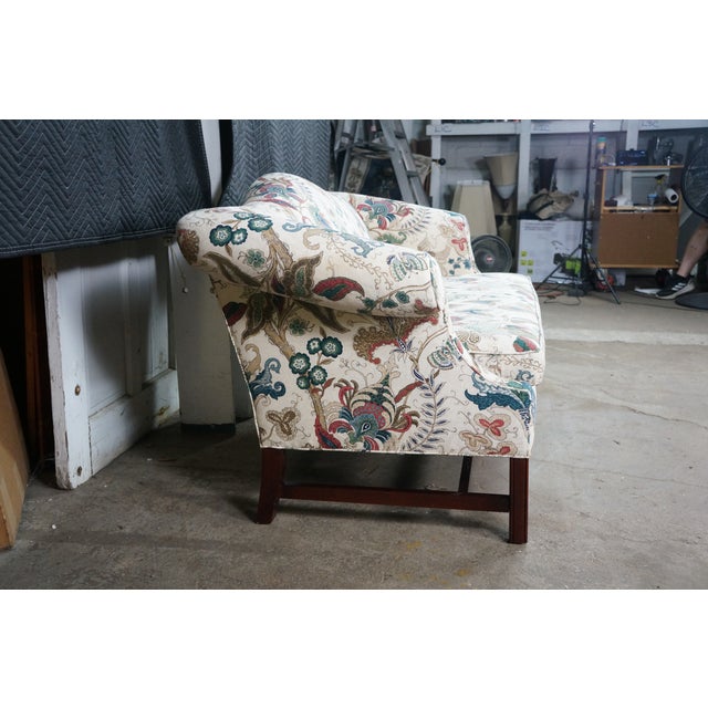 Late 20th Century Earls of High Point Chippendale Mahogany Camelback Settee Loveseat Crewel Fabric For Sale - Image 9 of 18