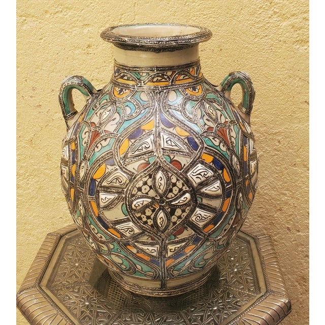Moroccan 1990s Medium Moroccan Resin and Metal Inlay Vase / Jar For Sale - Image 3 of 6