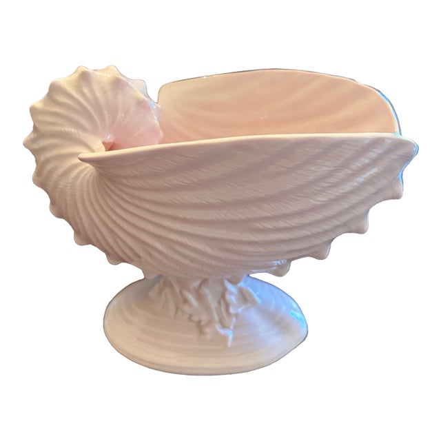 Vintage Mid-Century Wedgwood "Alpine Pink" Nautilus Shell Footed Centerpiece Vase For Sale