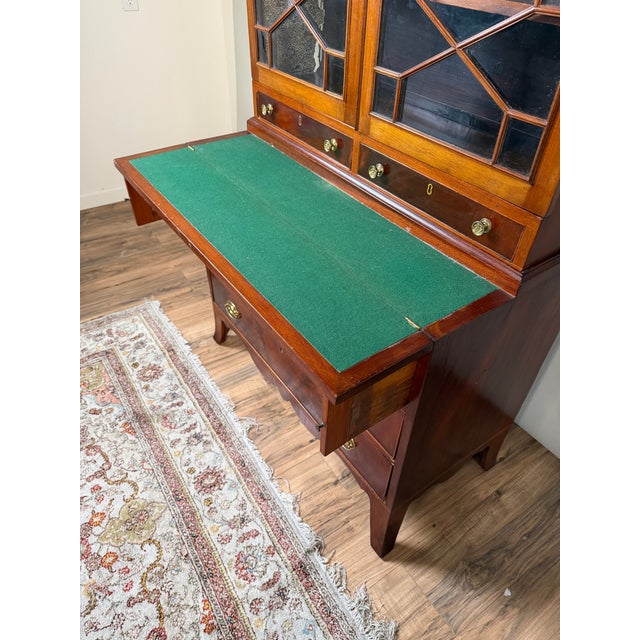 Brown Federal Flame Mahogany Secretary Bookcase With Eagle Finial, C. 1810–1825 For Sale - Image 8 of 11