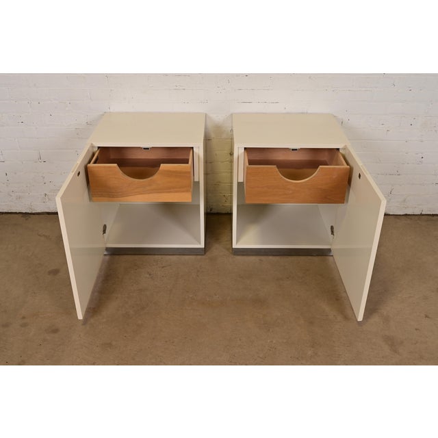 Milo Baughman for Thayer Coggin Cream Lacquer and Chrome Nightstands, Pair For Sale In South Bend - Image 6 of 12