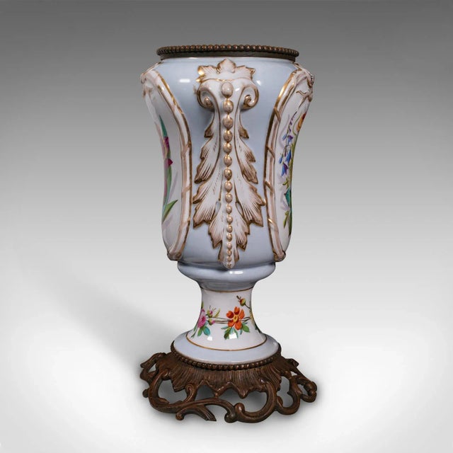 Victorian 1900s Antique Victorian French Ceramic Mantlepiece Vase For Sale - Image 3 of 13