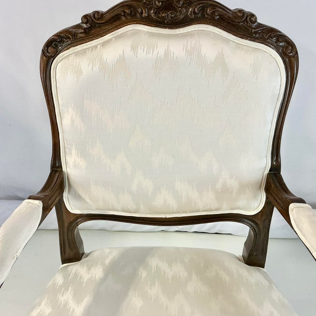 Wood 1980s Vintage Hollywood Regency French Provincial Open Arm Bergere Side Chair, Newly Reupholstered For Sale - Image 7 of 17
