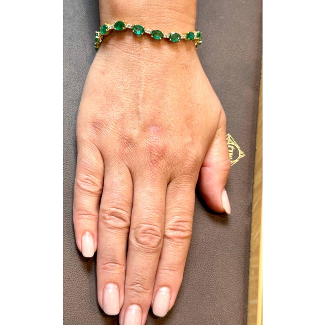 8 Ct Natural Brazilian Emerald and Diamond Tennis Bracelet 14 Karat Yellow Gold For Sale - Image 12 of 18