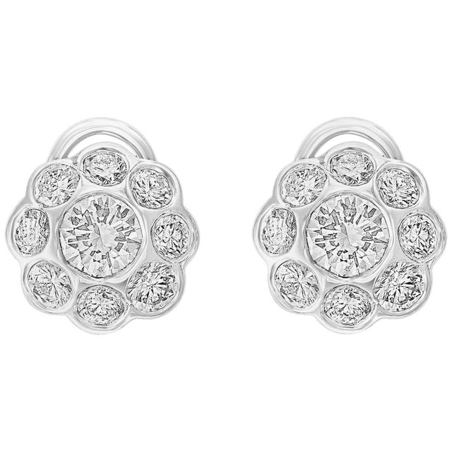 2020s 3.6 Carat Diamond vs Quality Flower/Cluster Earring 18k Gold 1 Ct Ea Solitaire For Sale - Image 5 of 8