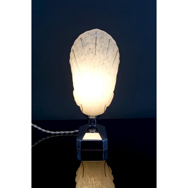 Art Deco Shell Lamp in Chrome and Glass, 1930 For Sale - Image 4 of 15